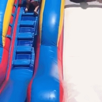 |搞笑GIF:小姐姐真是个狠人 下次过来记得带个铁盆