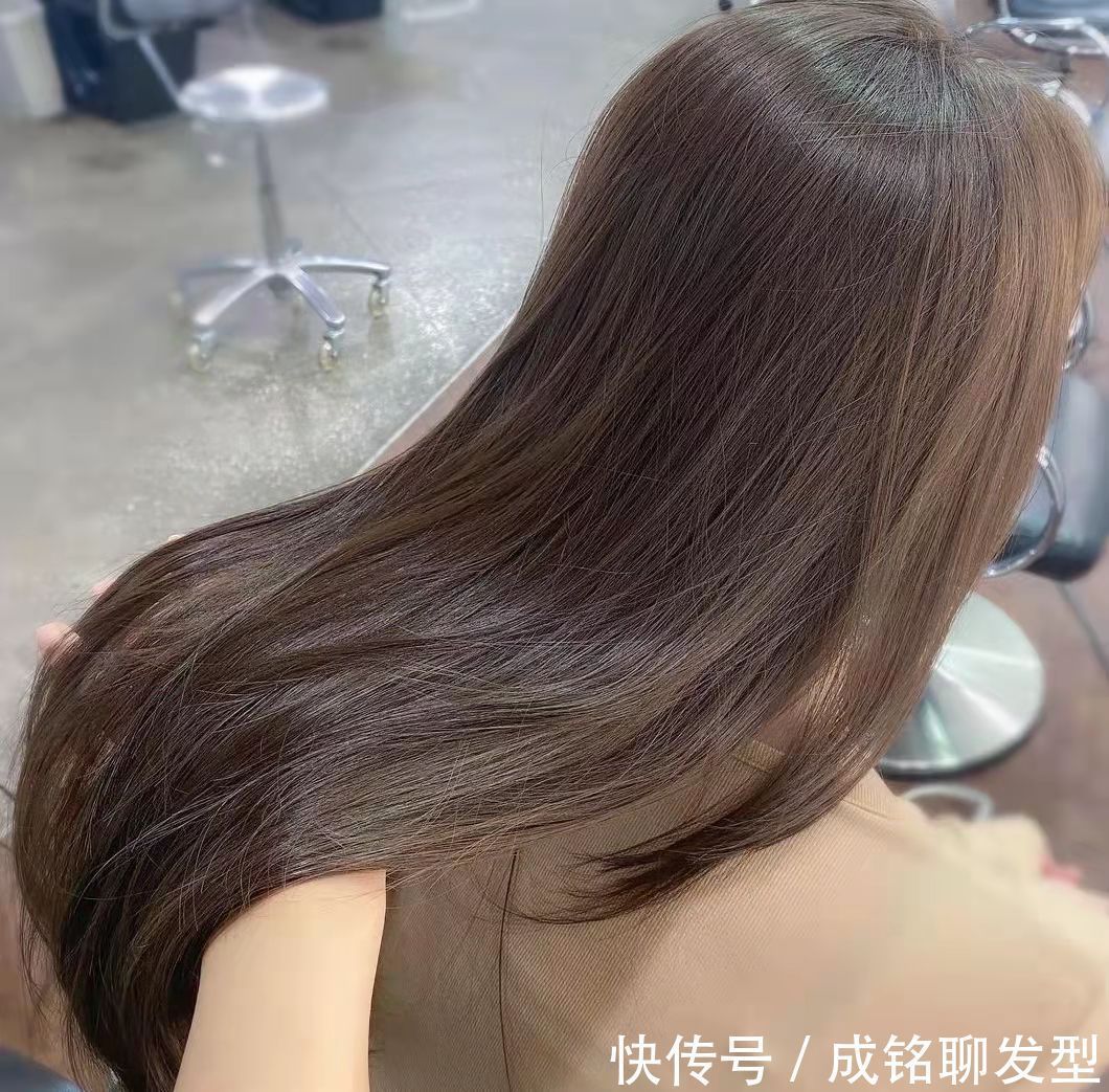 羊毛卷|入秋后很火的发型发色,显白瘦脸让你颜值爆表,时髦精们请收藏