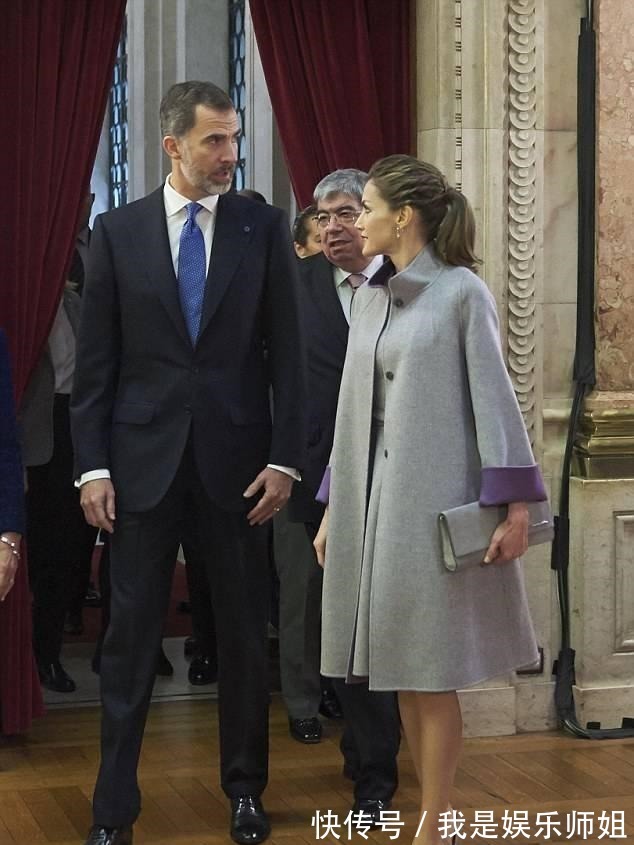 扎马尾|西班牙王后再穿灰色套装, 挽起袖子换种风格, 扎马尾最少年轻10岁!