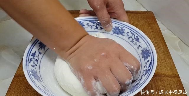 大泡|爱吃烙饼的要收藏了,加4个鸡蛋,个个空心鼓大泡,比手抓饼好吃