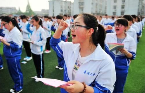 模式|新高考模式下“学霸”应如何选科？物理是首选，其余两科这样选