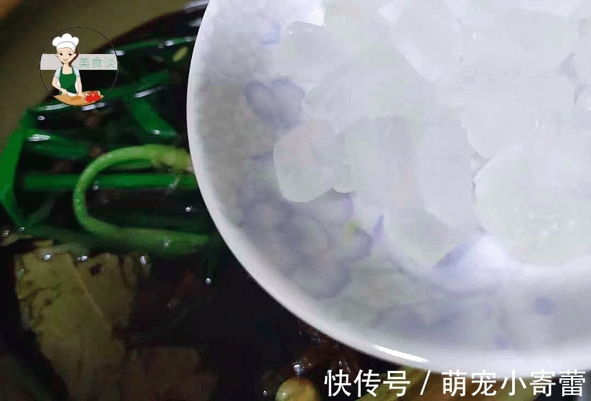 秋天吃牛羊肉不如吃它，35元一条，煮好切片淋上料汁，滋补又馋人