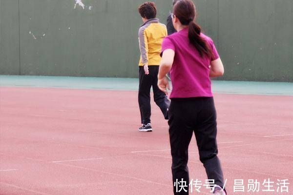 跑步|早上空腹跑步是好是坏?晨跑好还是夜跑好?区别竟然这么大