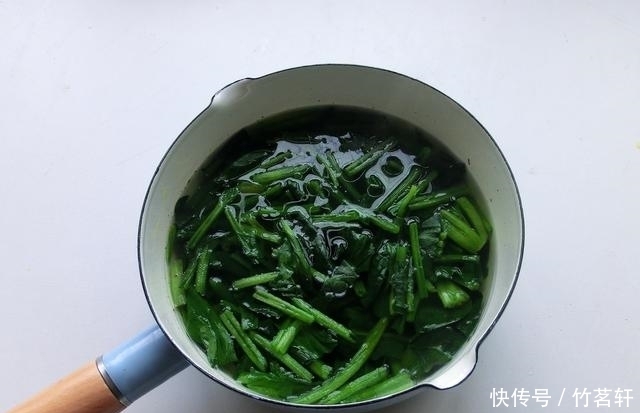 早春三月,这菜季节性强,一搅一蒸做早餐,鲜嫩可口,孩子吃上瘾