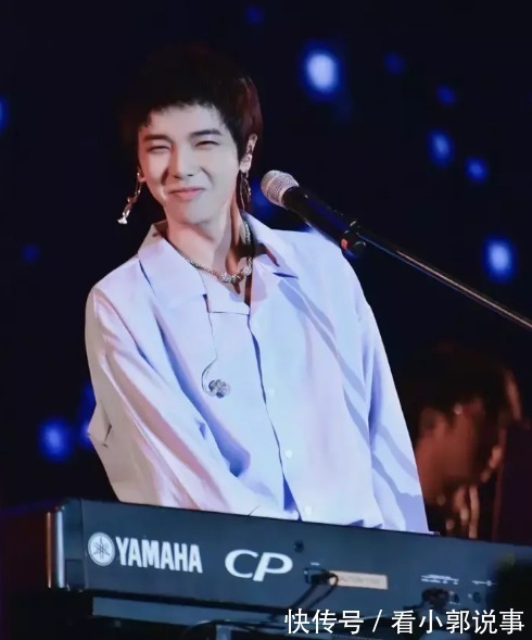 他是“天娛一哥”，一人養(yǎng)活2家公司，龍丹妮也只能把他捧在手心