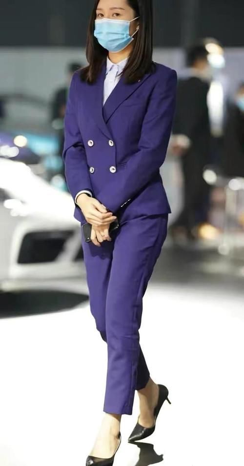 业务能力 搭配职业装将女人大方、优雅、沉稳的一面完全体现出来，魅力时尚