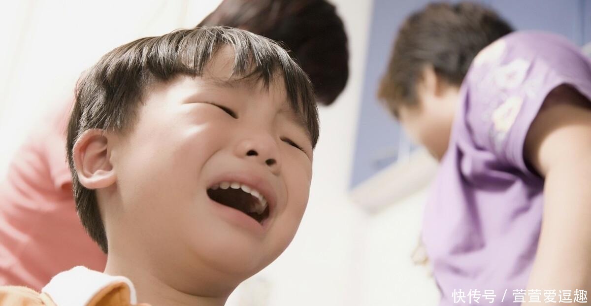 孩子|3岁孩子在火车上喊饿,爸爸接下来的动作让网友感动:这才叫炫富