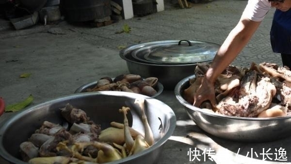 6旬老人做“猪头宴”一桌588元,每天只做三桌,有顾客跨省来吃