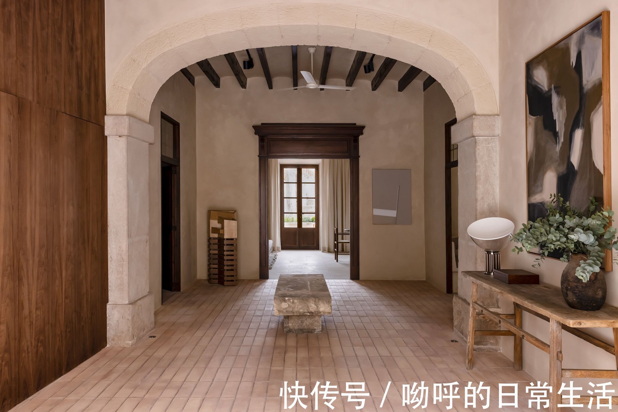 极简主义|百年老宅改造，联排别墅尽显自然极简主义美学