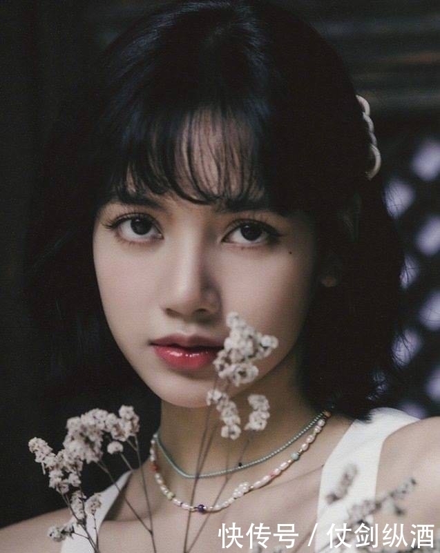 Lisa终于换刘海，像换了张脸一样，看了我都想剪同款