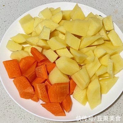 神器|丰富餐桌味｜下饭神器—咖喱鸡腿炖土豆