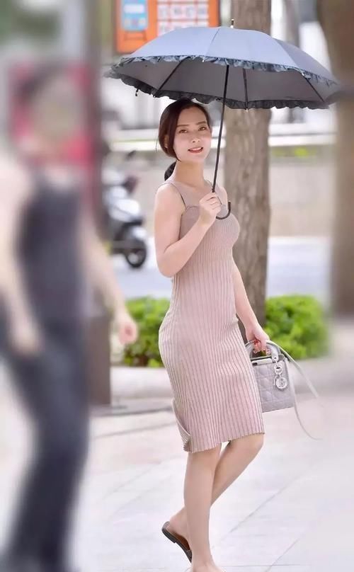 针织裙确实很“仙”，但就是太热了，你们喜欢穿嘛？