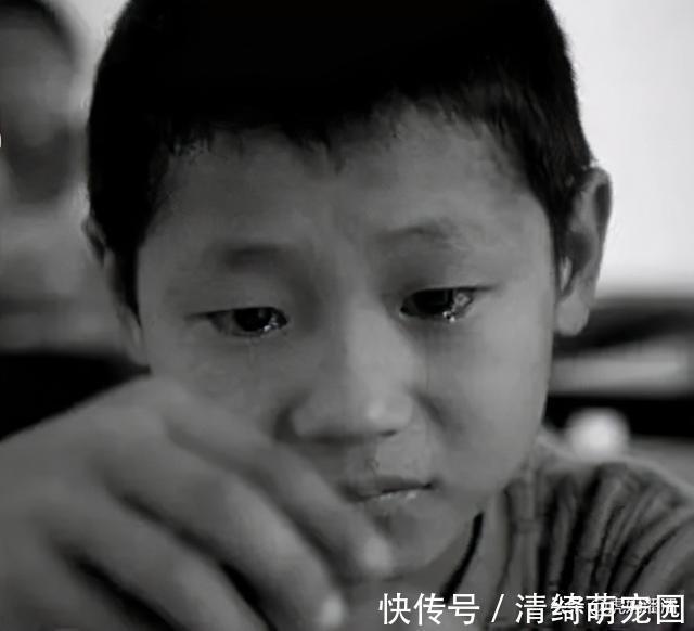 孩子|“我不买了,妈妈别打了”,6岁女孩痛哭求饶:失控父母有多可怕