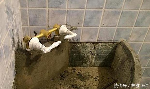 水管|卫生间小不好买手盆师傅在转角砌个洗手台,发业主群里都炸锅了