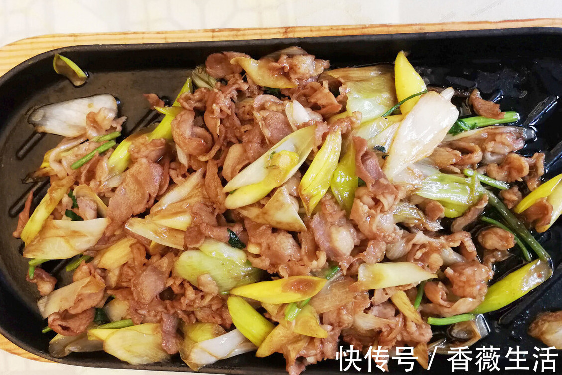 爆炒|葱爆羊肉，直接炒还是先焯水都不对，教你一招，羊肉鲜嫩不膻
