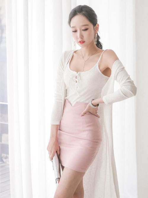 单印花|美女穿搭:小姐姐爱穿优雅洋气的紧身裙,穿出知性女神范!