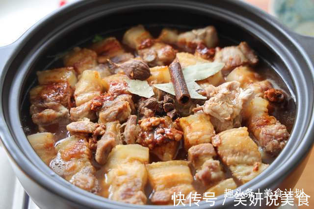 五花肉别红烧了,教你懒人吃法,一碗酱汁就搞定,鲜香入味