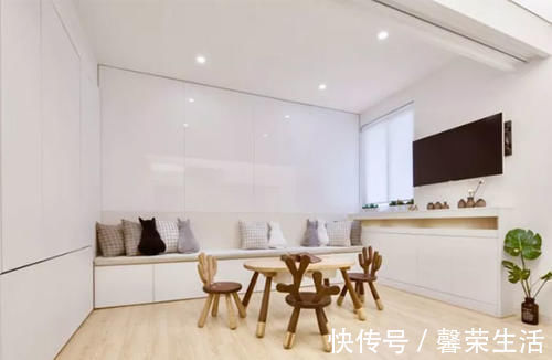 主卧室|榻榻米主卧室，客厅储物柜装可折叠床，这套70㎡二手房装修真实用！