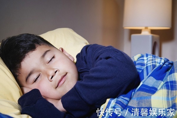 攀比|孩子在这个“时间”前不睡觉，可能会损害大脑发育，还会影响身高
