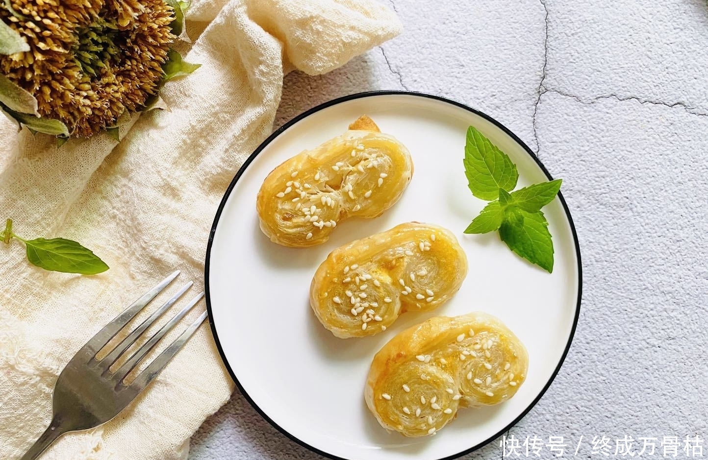 小点心|25分钟搞定娃的两道小点心,酥软香甜,好吃到连渣都不剩