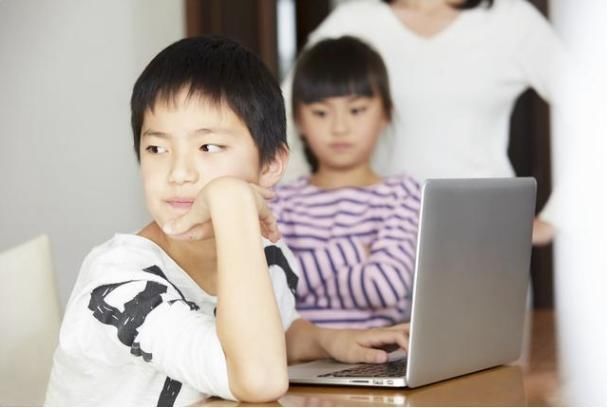 父母|“妈妈,我不买!”父母的“穷人思维”,正在限制孩子的未来发展