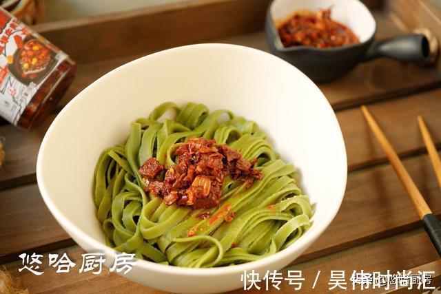 苗粉|我家吃面条从来不买,教你一招,面条筋道滑爽热腾腾,干饭人最爱