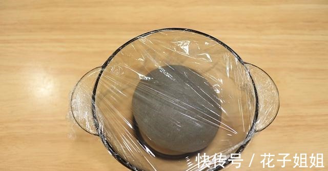 好吃|黑芝麻肠仔包,居家快手面包,健康营养又好吃!