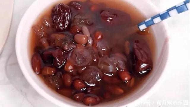 红枣|人不想老的快，多吃此类天然食物，营养专家表示，越吃越水灵