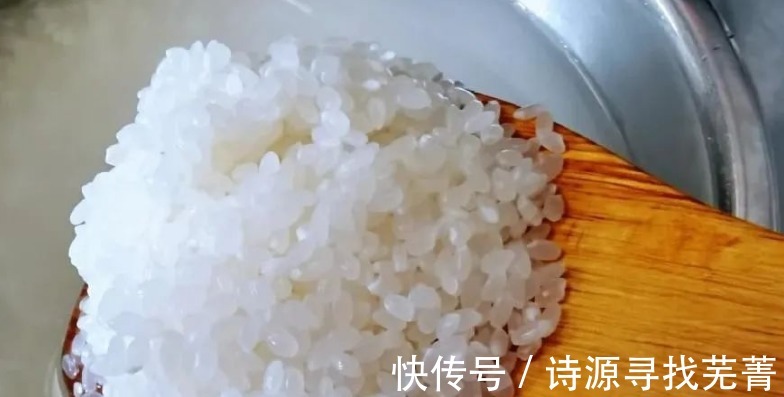 好吃|煮米饭不要只加水煮,记住“2放1窍门”,米饭软糯香甜,粒粒分明!