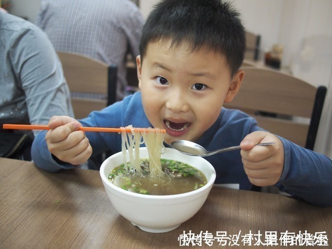 动画片|6岁娃爱吃肉,很少吃青菜,但从不积食,医生分析2件事帮大忙