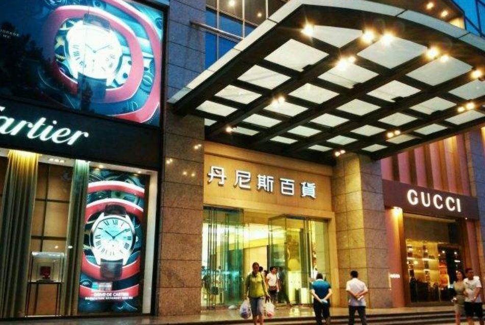 大卖场|一年销售额超千亿，中国超市冠军产生，越过了华润、永辉、沃尔玛