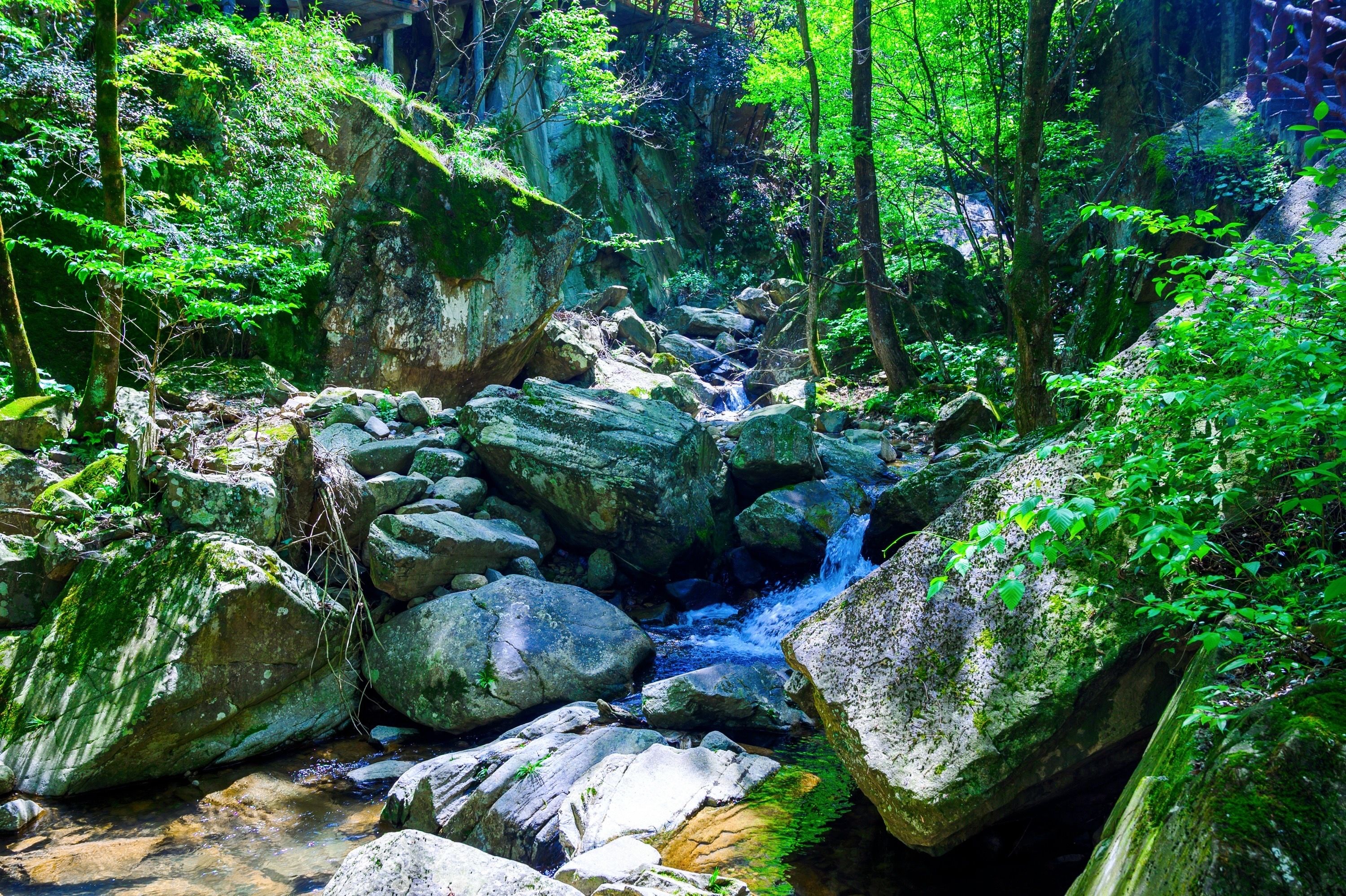 安吉浙北大峡谷，北纬30度线上的奇特山景，九大游乐项目等你挑战