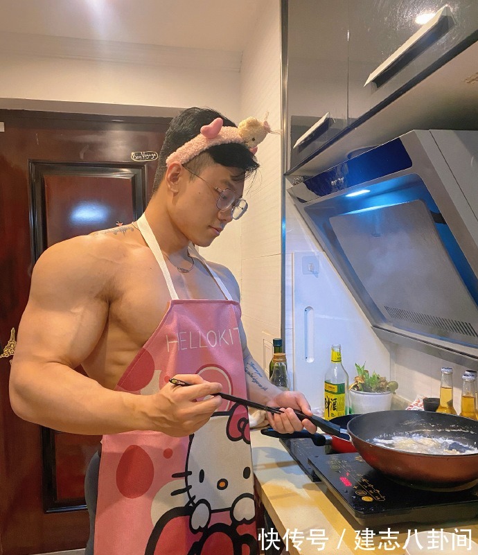 下辈子|肌肉大块头化身厨神,宵夜,一定是男朋友做的才算人类高质量!