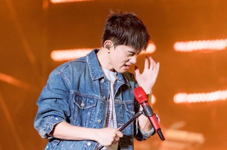 小伙月薪12500元,卻在上班第一天往糖果中倒入珍珠