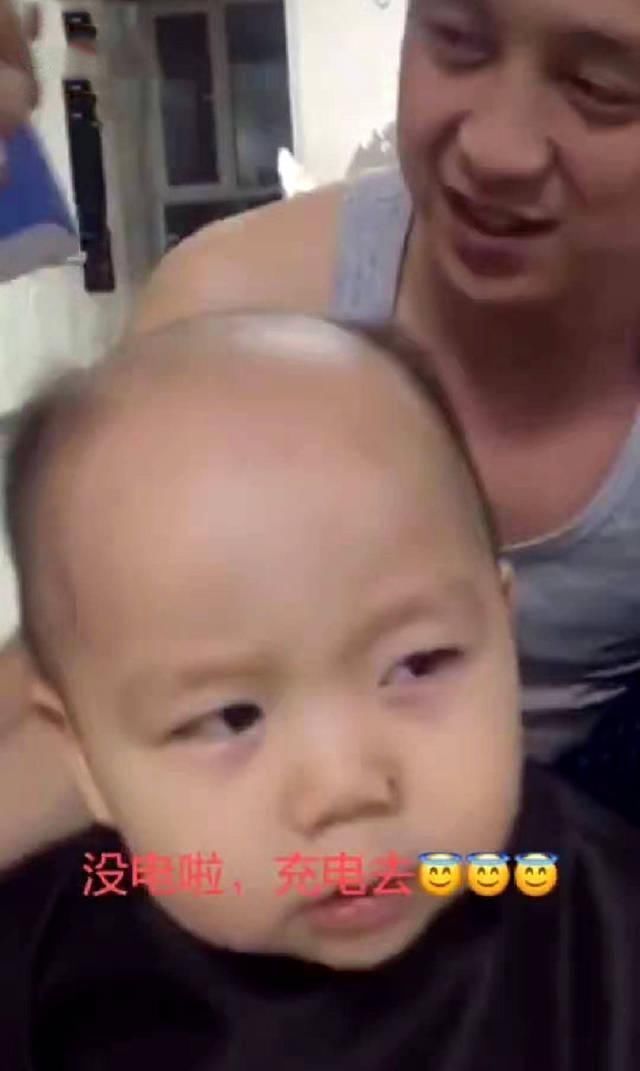 发型|妈妈给儿子理发中途没电,宝宝发型成亮点,网友瞬间老了几十岁