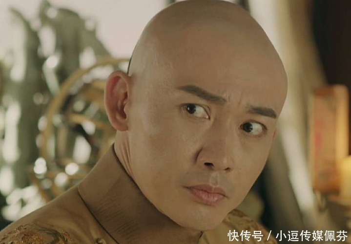 皇帝|皇帝诵经出丑，只有一位宫女笑出声，皇帝看了一眼后，册封她为妃