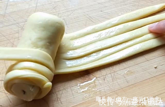 我家面粉从不蒸馒头,加2根香蕉,简单几步,出锅给肉不换,真香