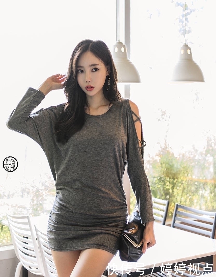 女神|身穿灰色性感紧身连衣裙的女神,典雅气质的美丽!