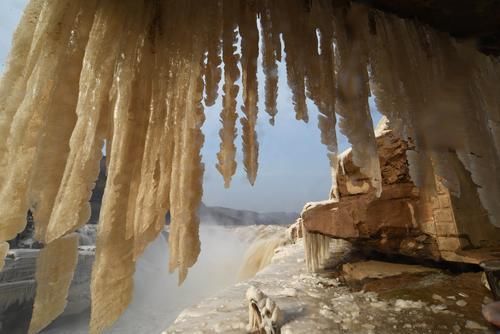 冰瀑|气温骤降，黄河壶口瀑布出现“冰瀑玉壶”壮美景观