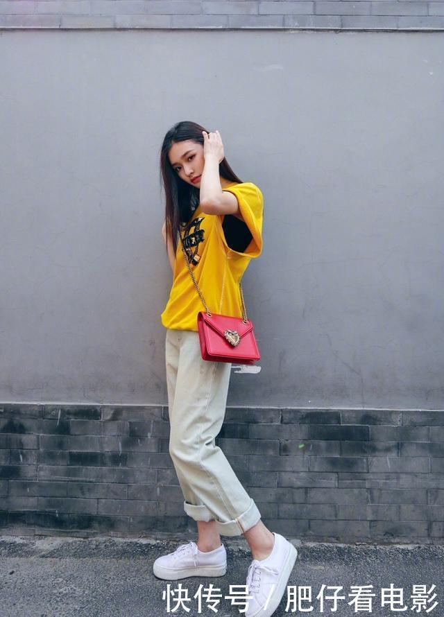 牛仔裤不会搭看一步到位造型,演绎高级时尚范