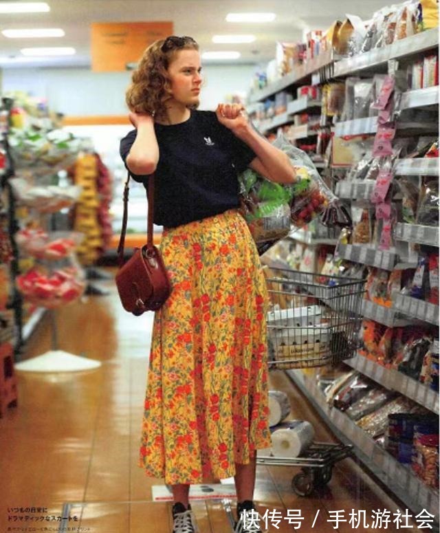 针织衫 中年女人的“早秋穿搭”来啦!这3条裙子就可以让你美一整个秋天!