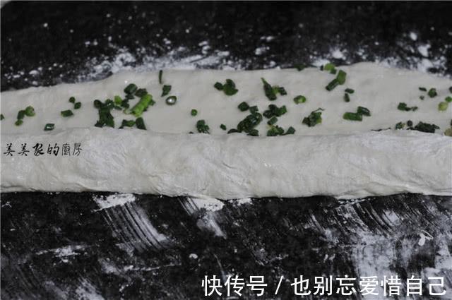 不揉面,不擀皮,早餐饼如此做特省事,蓬松柔软,比油条更好吃!