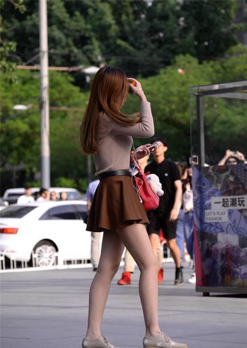 厚底鞋虽然很多男士觉得不好看，却受到女生的欢迎，不累还显高