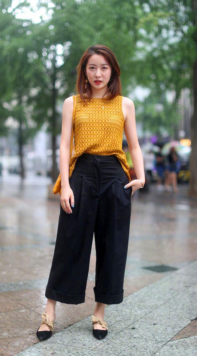 小姐姐|街拍:清新小姐姐身材真的好,穿搭也简单,时髦又个性