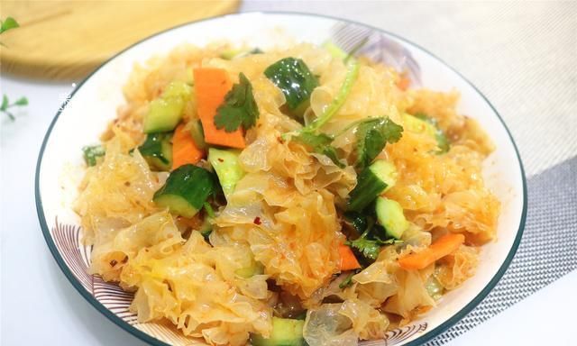 这一食材别总炖汤了,换种简单吃法,入味又开胃,现在吃正合适