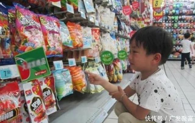 妈妈|'我偷了一块巧克力',三位妈妈三种教法,十年后差距不是一星半点