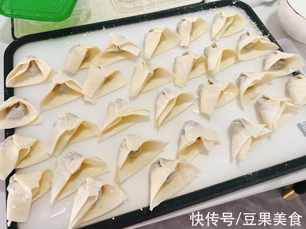 馄饨皮|牛肉香菜馄饨就要这样做，10分钟学会，赶快收藏吧