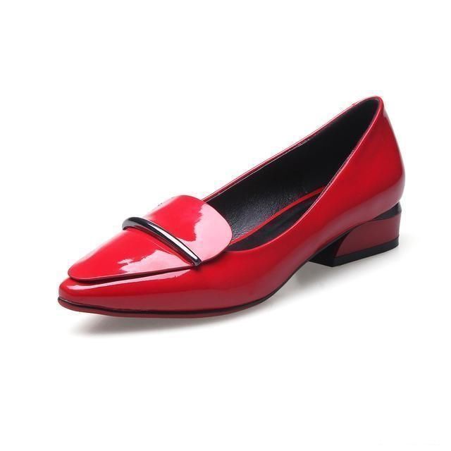 尖头 鞋子还是尖头高跟鞋穿起更有女王气质,完美的修饰脚形显脚白