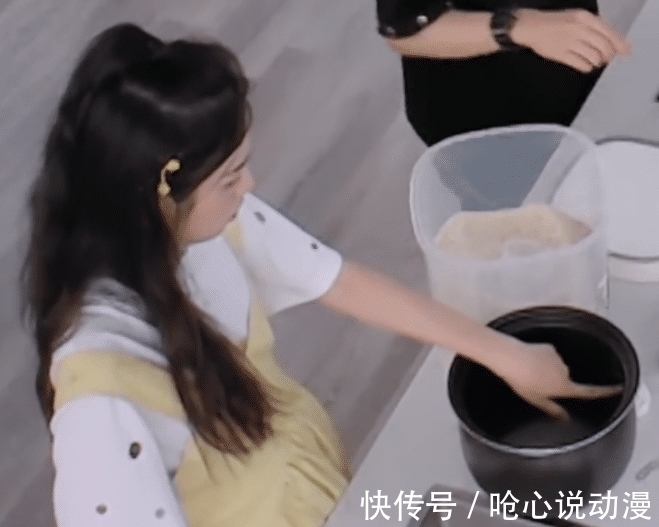 手指頭|周也太可愛了吧,中餐廳里面她的廚藝長進很大