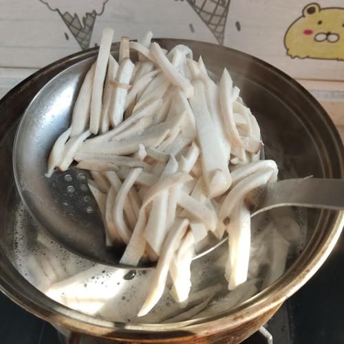 杏鲍菇炒土豆丝，美味家常菜，简单快手